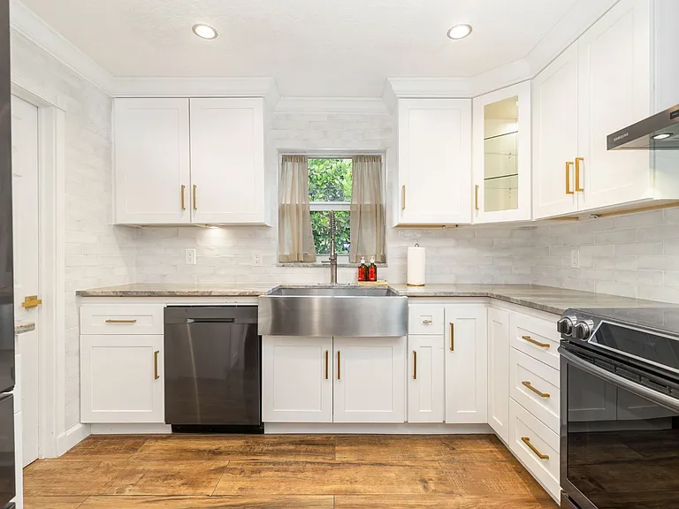 1906 N Lakeside Dr — Photo 7