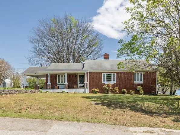 303 Elm Ave, Fayetteville, TN 37334