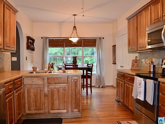 5th image of 185 Wisteria Dr