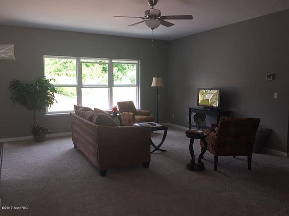 5th image of 330 Abbington Cir