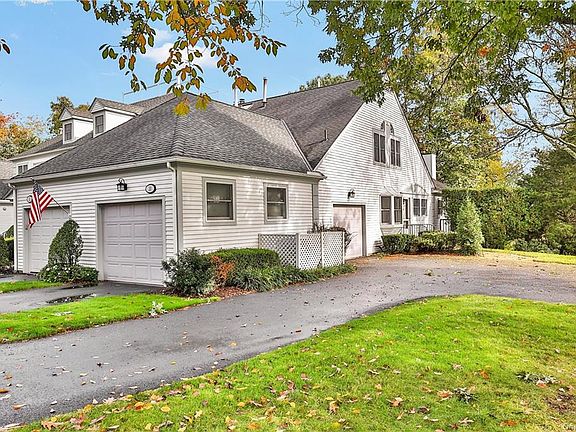 3rd image of 20 Brook Hills Cir