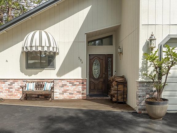 3rd image of 596 Sugarbush Ln