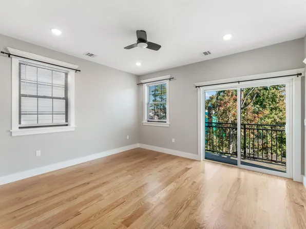 230 Griffith Street image 18 of 23