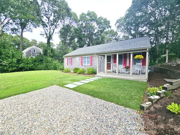 17 Valley Road, Mashpee, MA 02649
