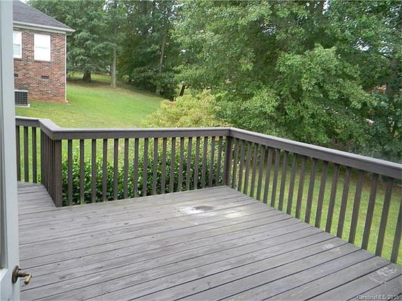 4th image of 2451 Glenridge Dr