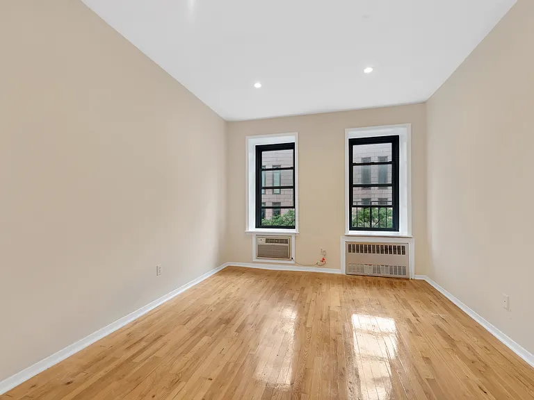 229 E 67th St #5A — Photo 2