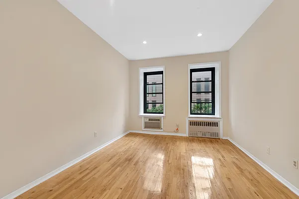 Rented by Compass | media 7