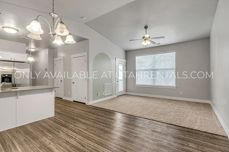 42 W Silver Springs Dr