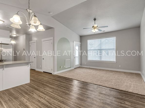42 W Silver Springs Dr