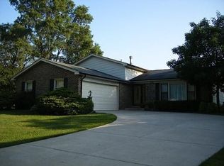 728 Crystal Ct S, Schaumburg, IL 60193