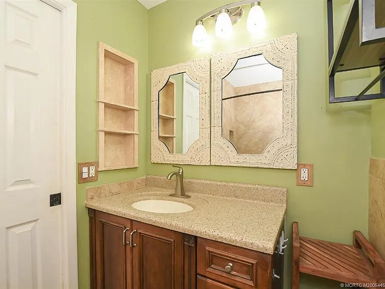 1365 SW Gastador Ave — Photo 17