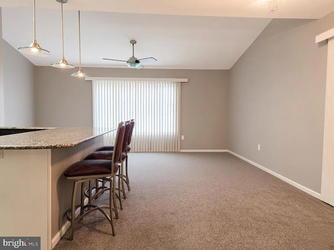 3 bed, 2.0 bath, 1950 sqft, $2,100 — Photo 4