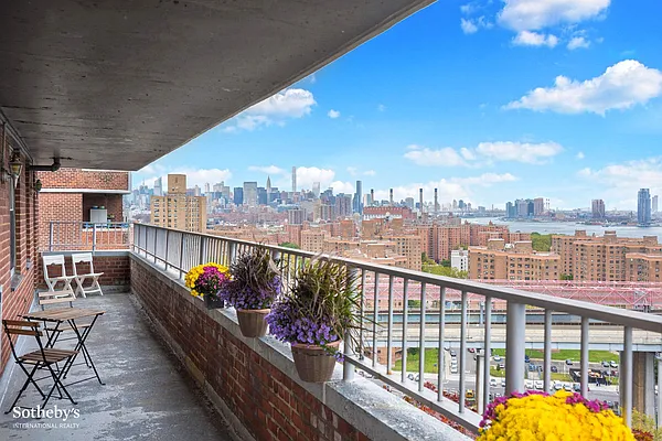 Sold by Sotheby's International Realty | media 14