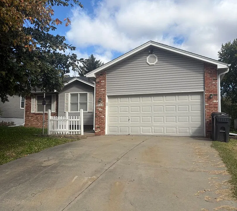 718 W Burt Dr