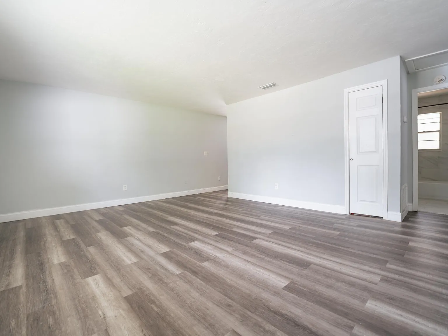 126 NE 40th Ln — Photo 4