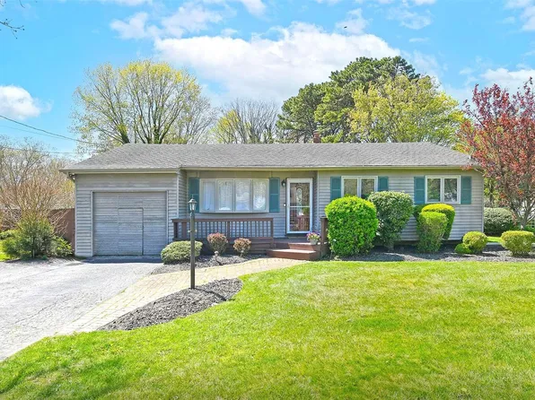 1646 Feureisen Avenue, Bohemia, NY 11716