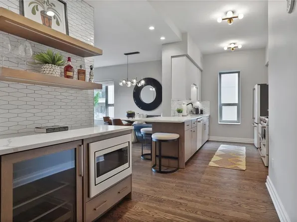 4950 Central St APT 206, Kansas City, MO 64112