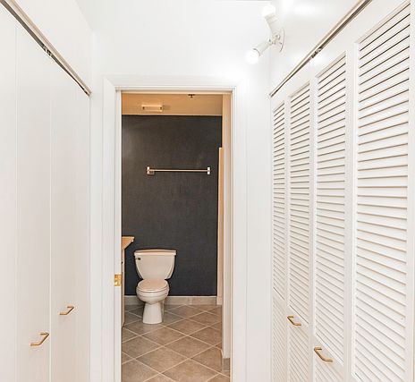 5th image of 633 S Plymouth Ct APT 1204