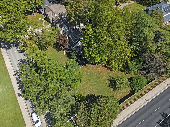3rd image of 7437 Belinder Ave