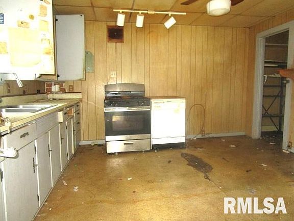 5th image of 127 N Cedar Ave