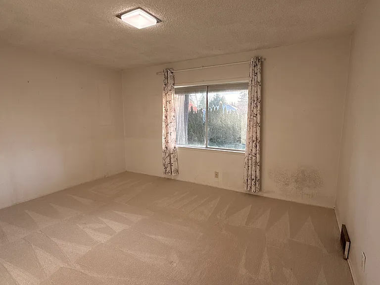 12435 NE 104th St — Photo 10
