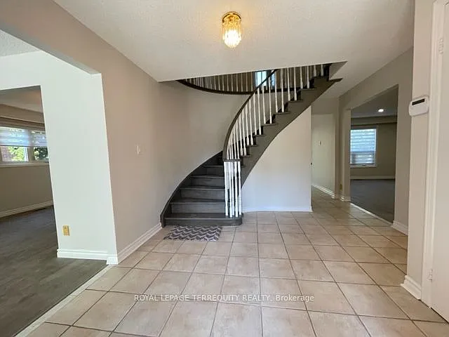 743 Fieldstone Rd — Photo 2