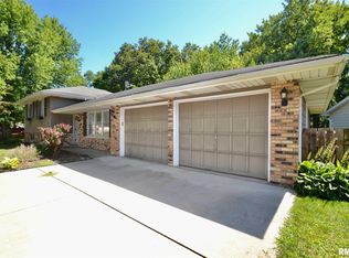 4404 W Broyhill Ct, Peoria, IL 61615