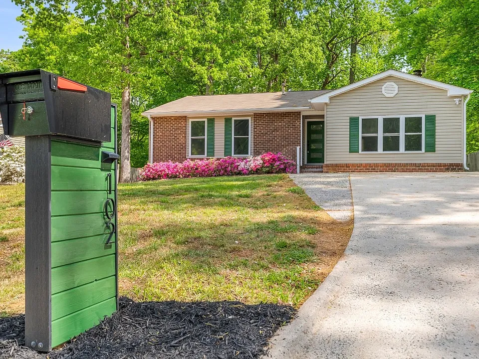 102 Cornwallis Dr