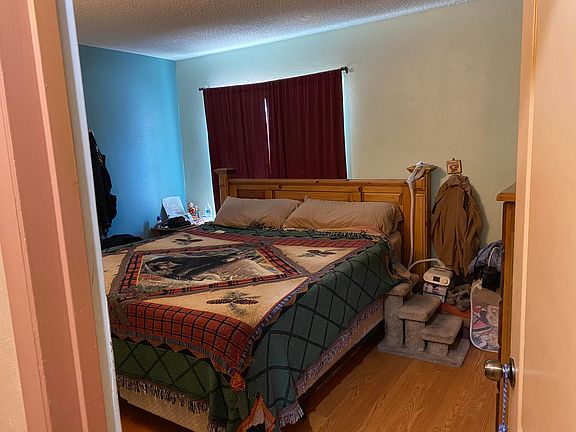 4th image of 728 E Myrtle Ave
