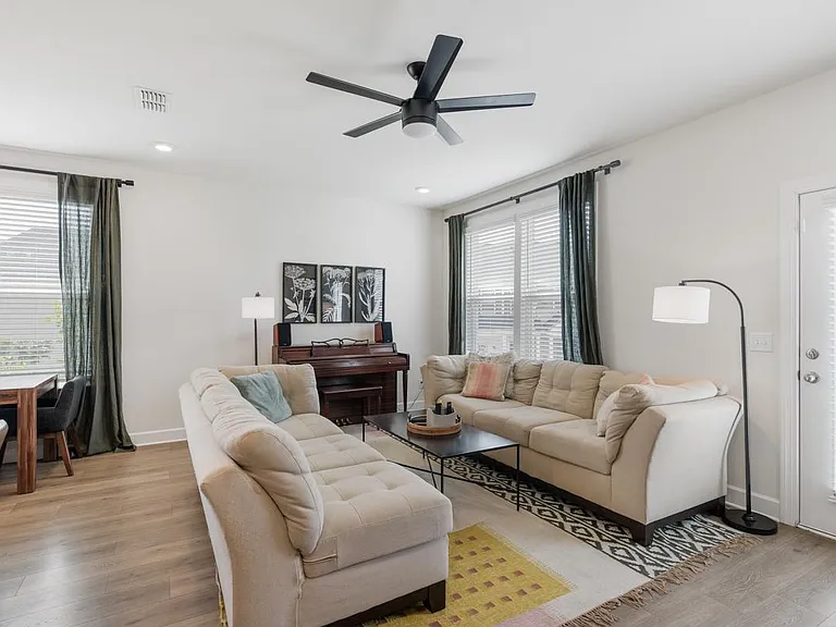 2712 Gossett Trl — Photo 10
