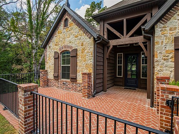 3rd image of 900 NW Provence Pl