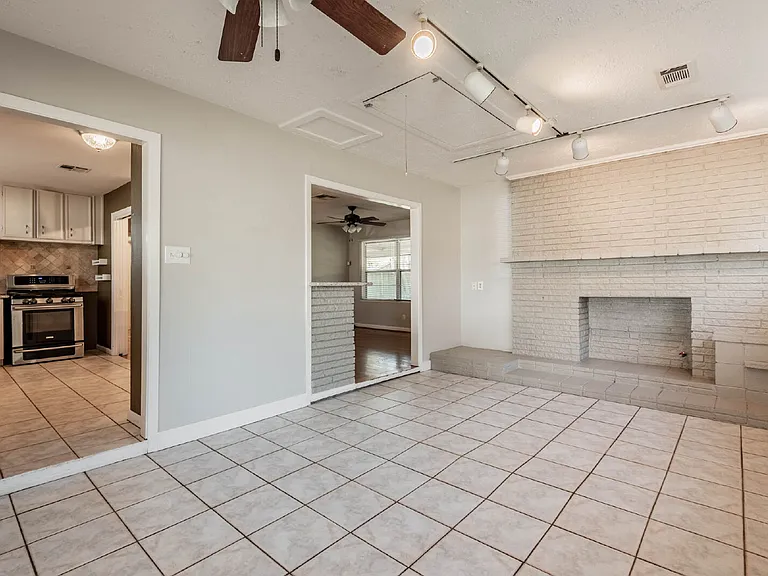 1439 Richelieu Ln — Photo 2