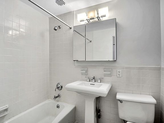 5th image of 655 2nd Ave APT 5D