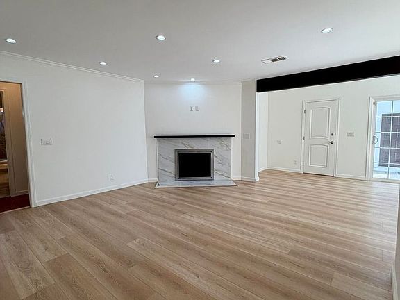 5th image of 22206 Del Valle St