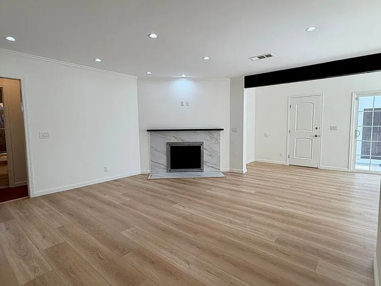 22206 Del Valle St — Photo 5