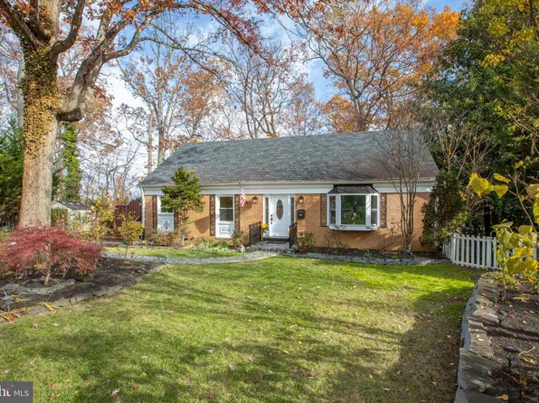 5303 Neville Ct, Alexandria, VA 22310