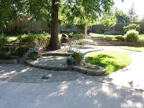 3rd image of 8120 Woodleaf Dr