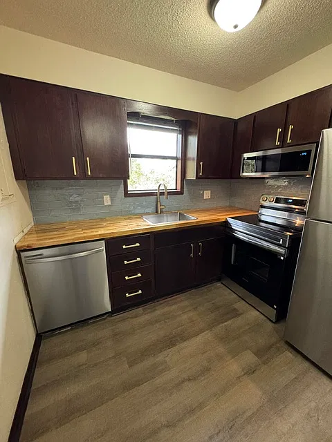 Tiger Lilee Cove - 711-4 — Photo 2