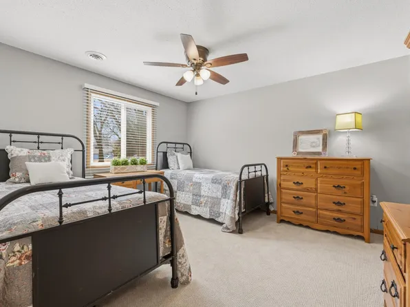 6242 Magda Dr Unit B, Osseo, MN 55369