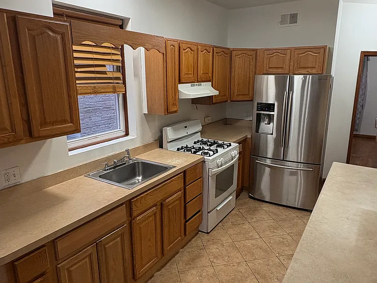 111 Niagara St #1 — Photo 3