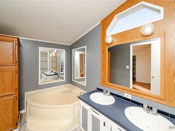 4th image of 1565 E Northfield Avenue