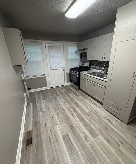 3310 Wheeler St — Photo 2