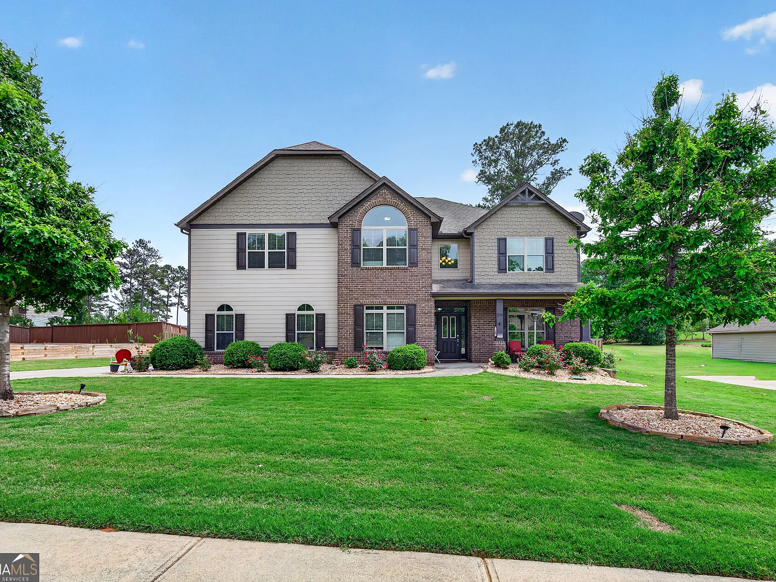 4 bed, 3.5 bath, 4935 sqft, $3,000 — Photo 2