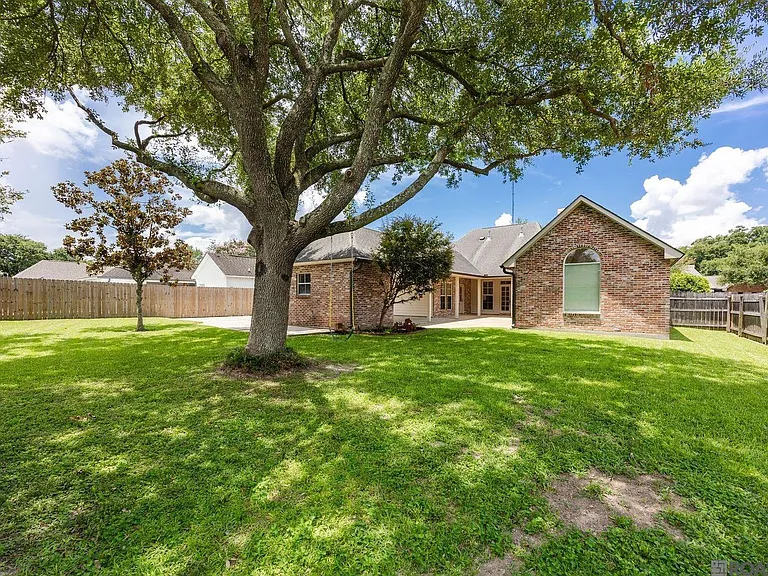 1738 Great Oak Dr — Photo 3