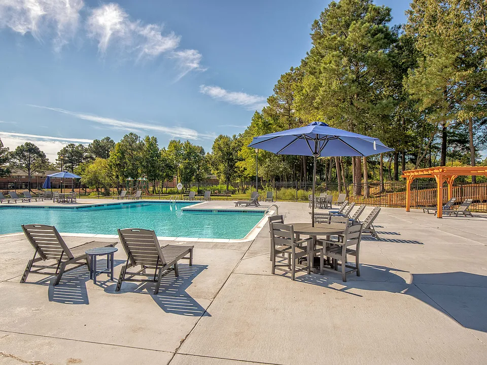 Crystal Lakes Apartments
