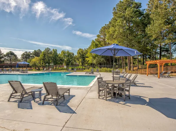 Crystal Lakes Apartments