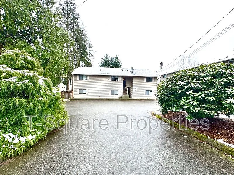 2 bed, 2.0 bath, 924 sqft, $2,298 — Photo 2