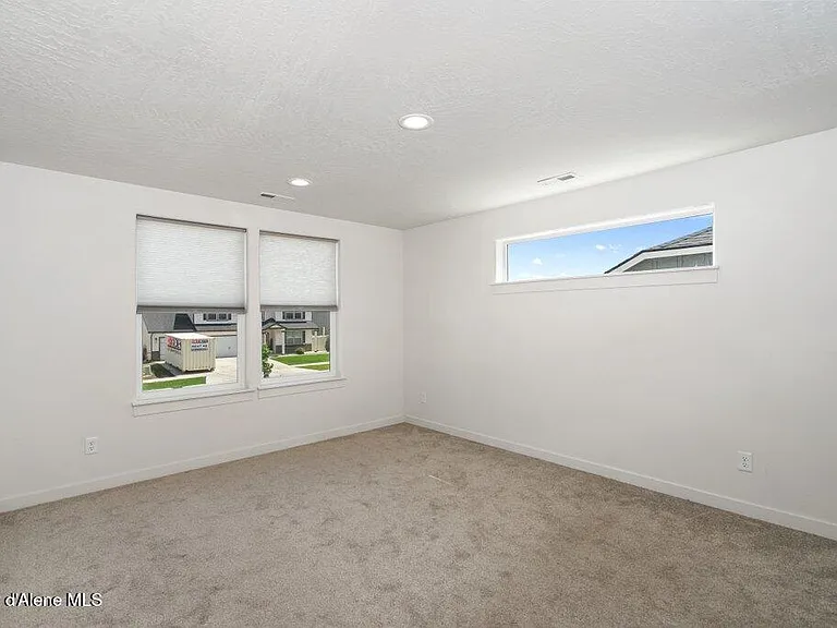 3921 N Lynn St — Photo 12