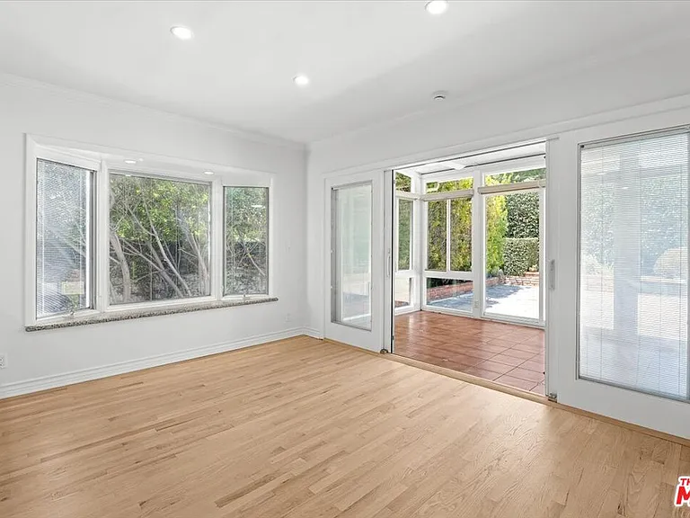 13207 Lake St — Photo 11