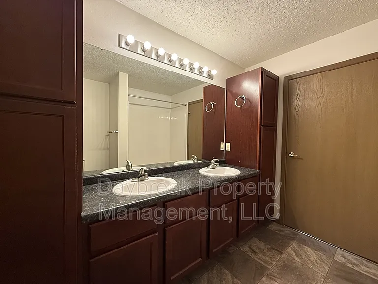 317 16th St S #5 — Photo 11